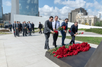  Dövlət Dəniz və Liman Agentliyinin kollektivi Anım Günü ilə əlaqədar Zəfər parkını ziyarət edib